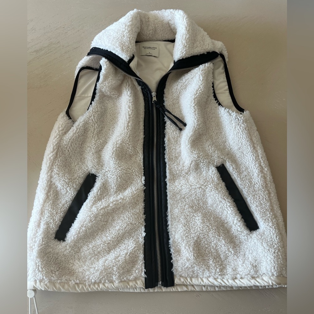 Abercrombie & Fitch White Sherpa Vest